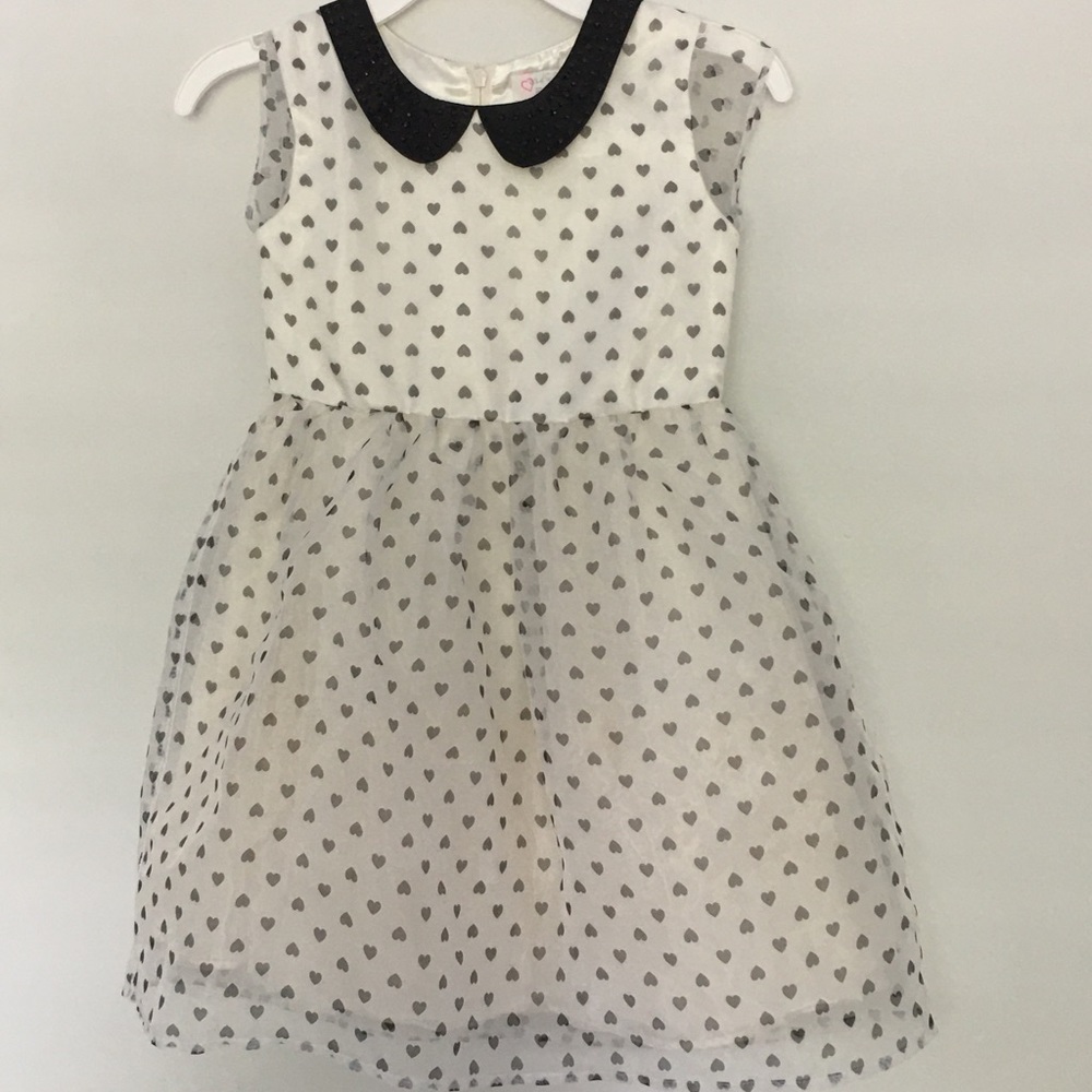 A dress for girls that are the age of 6